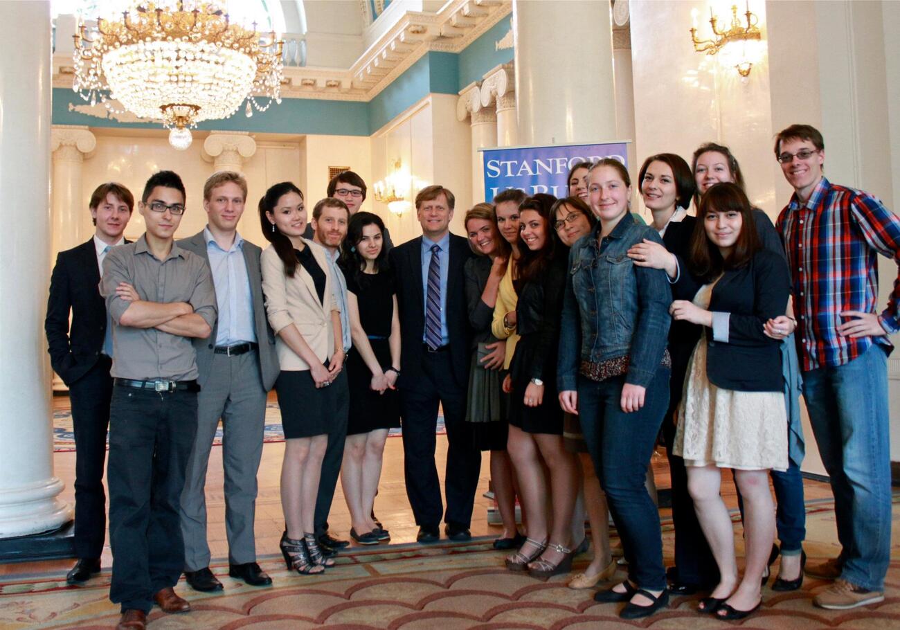 SURF Fellows с Майклом Макфолом в Спассо-Хаус в 2012 году
